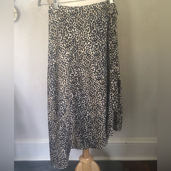 Nine West leopard print asymmetrical skirt w/elastic waist,zip & tie Size Small - Picture 3 of 9